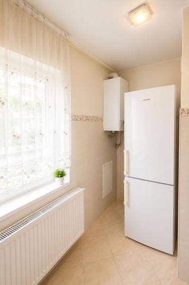 Apartament cu 3 camere decomandat, mobilat în Complex Studențesc