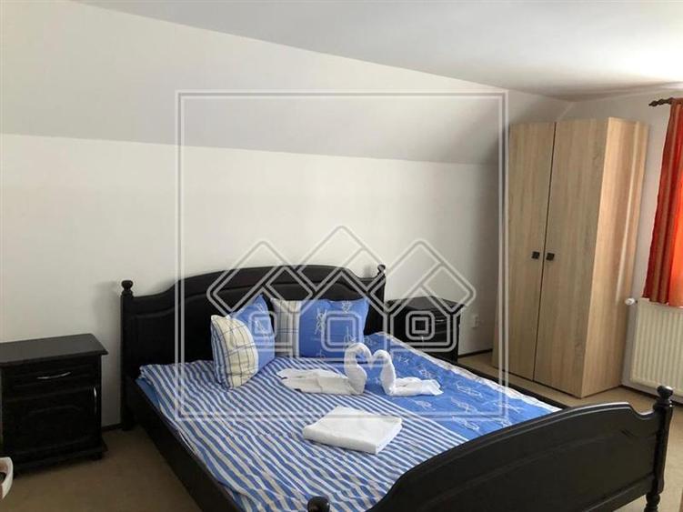 Casă individuală cu 8 camere cu Teren 377 Mp în Păltiniș