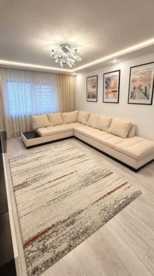 Apartament cu 2 camere decomandat în Poarta 6