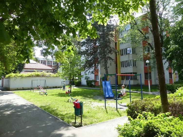 Apartament cu 3 camere semidecomandat în Budai