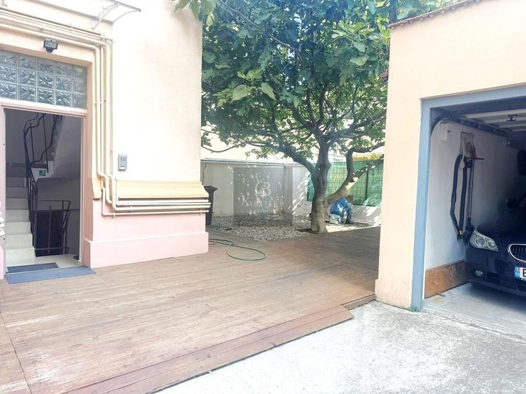 Apartament cu 10 camere decomandat în P-ța Dorobanți