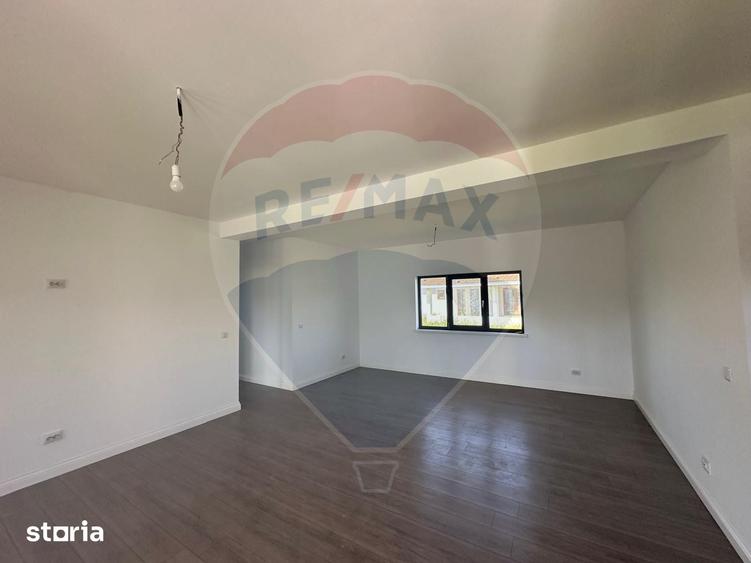 Casă cu 4 camere decomandat cu Teren 718 Mp în Central
