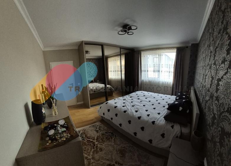 Apartament cu 3 camere semidecomandat, mobilat în Chinteni