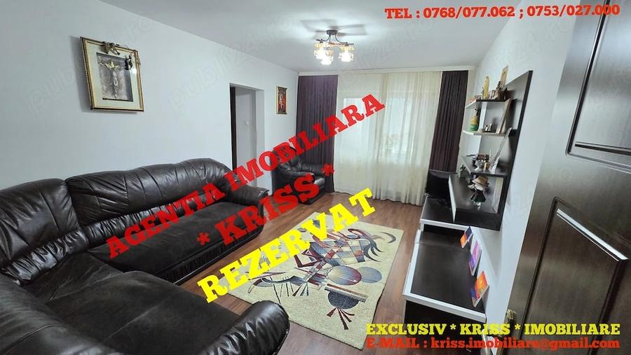 Apartament cu 3 camere semidecomandat în Banat