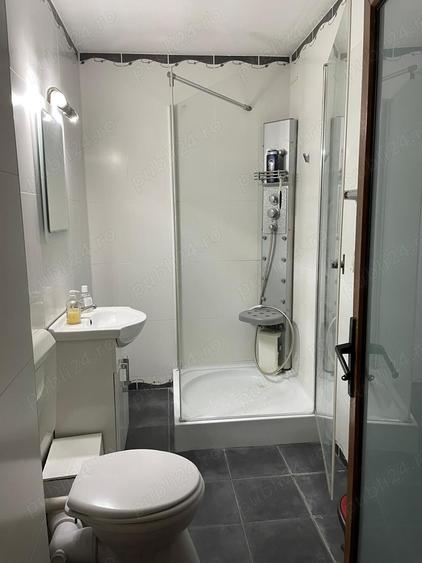 Apartament cu 5 camere decomandat în Peneș Curcanul