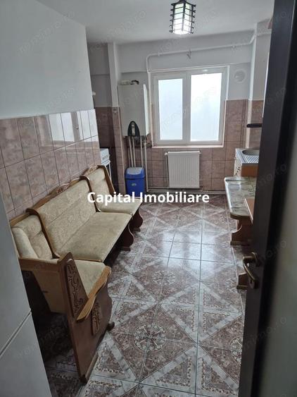 Apartament cu 3 camere semidecomandat, mobilat în Gară