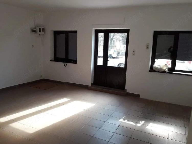 Spațiu comercial, de 50 mp, în Central