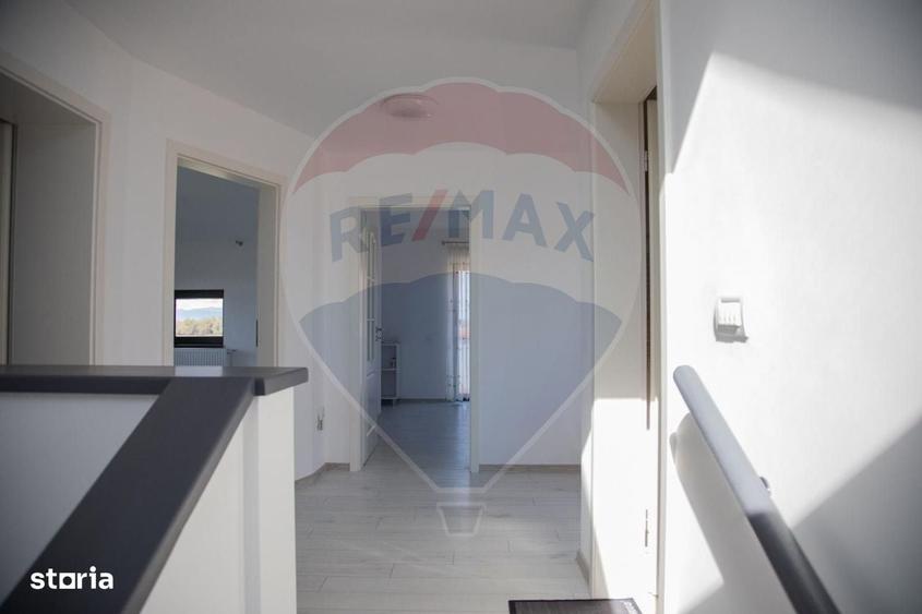 Casă cu 4 camere în Centură
