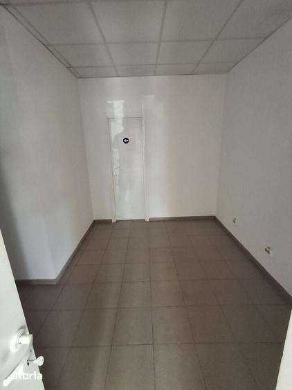 Spațiu comercial, de 72 mp, în Titan