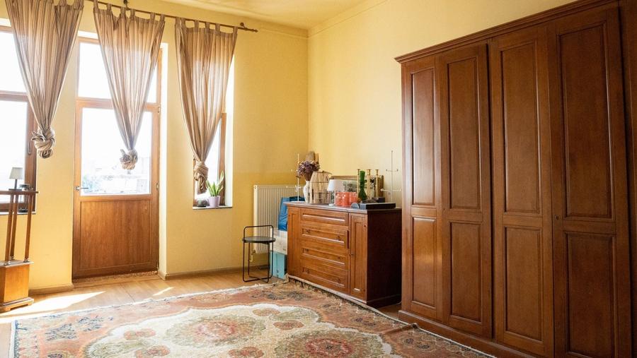 Apartament cu 2 camere semidecomandat, mobilat în Central