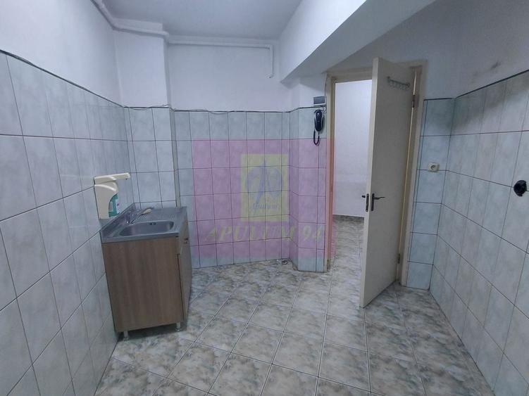 Apartament cu 2 camere decomandat în Bucur Obor