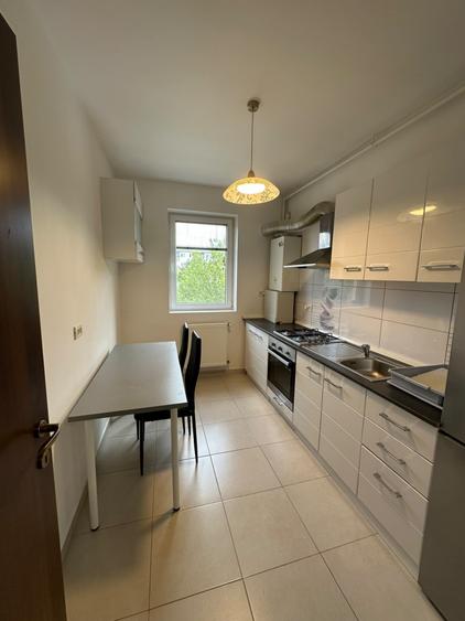 Apartament cu 2 camere decomandat, mobilat în Titan