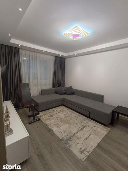 Apartament cu 3 camere, mobilat în Tei