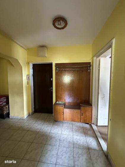 Apartament cu 3 camere decomandat în Horea