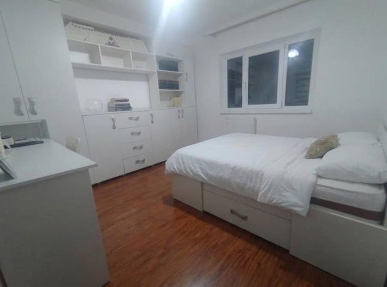 Apartament cu 3 camere decomandat, mobilat în Central