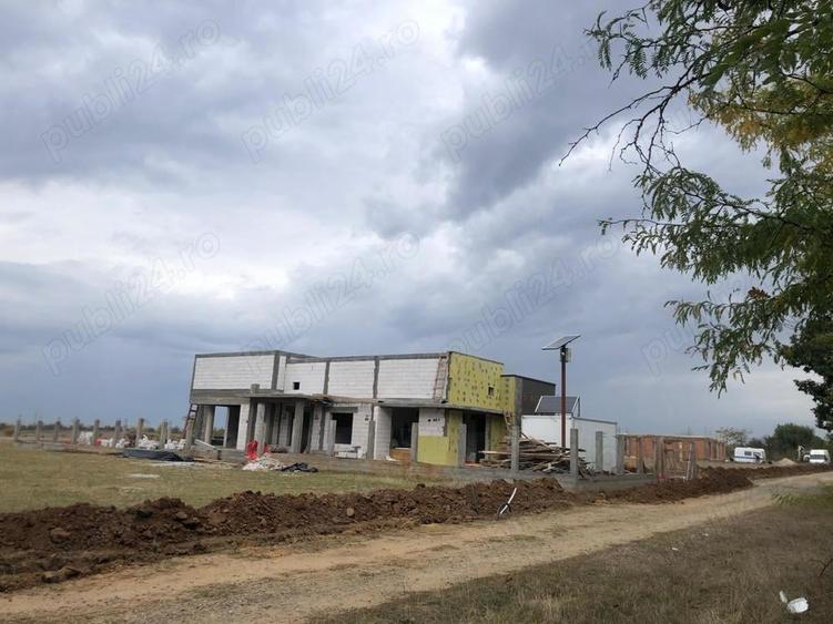 Teren de 2000 mp, în Coșoveni