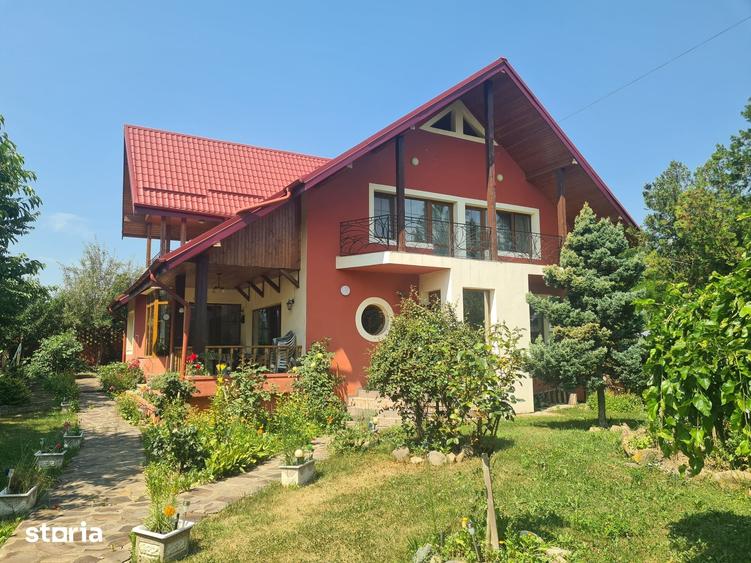 Casă cu 4 camere cu Teren 720 Mp în Gherăiești