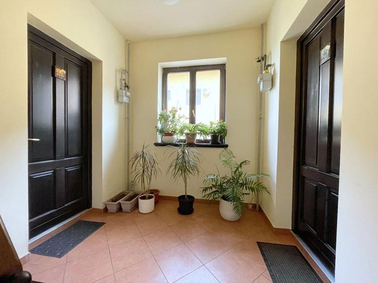 Apartament cu 3 camere semidecomandat, mobilat în Mircea cel Bătrân
