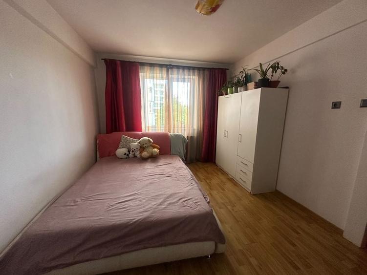 Apartament cu 2 camere semidecomandat în Podu Roș