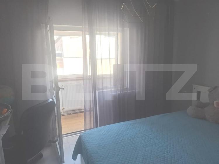Apartament cu 3 camere decomandat, mobilat în Micro 11