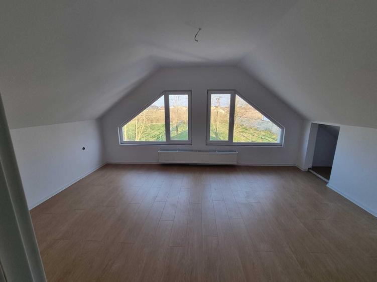 Casă cu 3 camere cu Teren 200 Mp în Lumina
