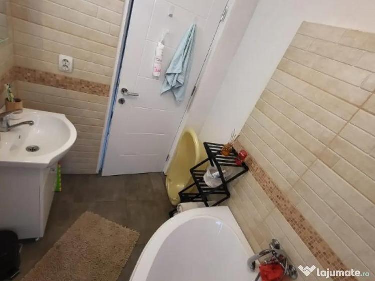 Casă cu 3 camere cu Teren 100 Mp în Central