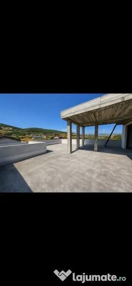 Casă cu 5 camere cu Teren 1008 Mp în Micești