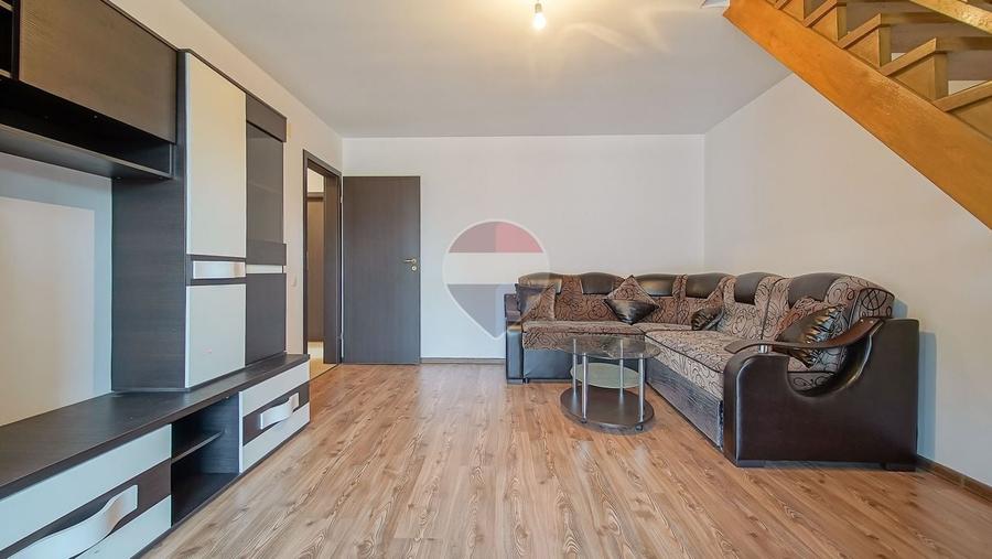 Apartament cu 3 camere decomandat, mobilat în Tractorul