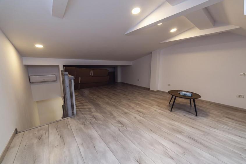 Duplex cu 4 camere cu Canalizare în Central