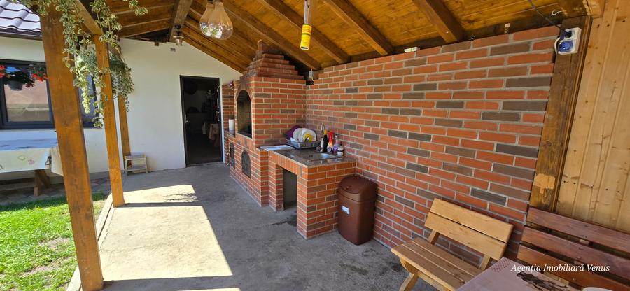 Casă individuală cu 5 camere cu Teren 500 Mp în Central