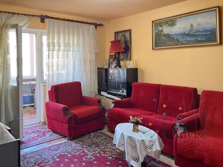 Apartament cu 2 camere decomandat în Tractorul