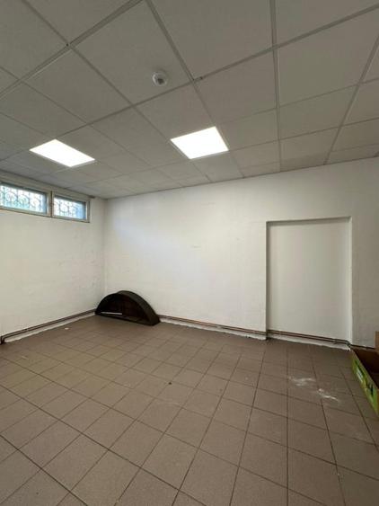 Spațiu comercial, de 150 mp, în Săsar