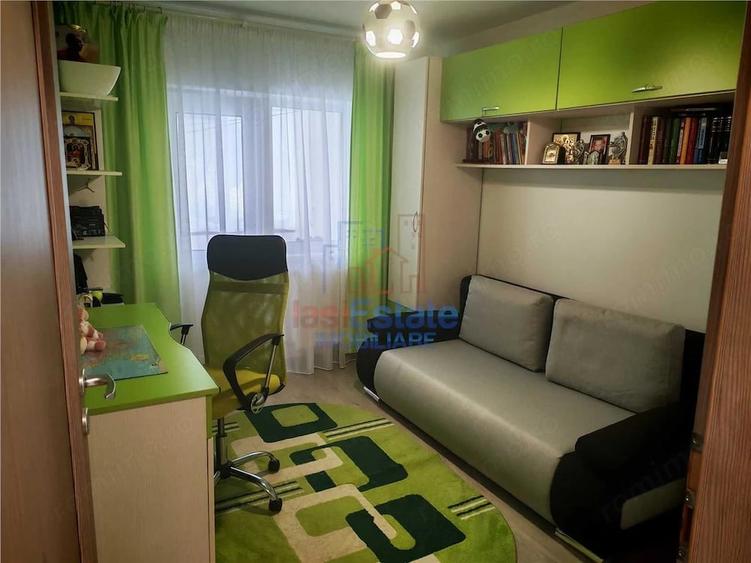 Apartament cu 4 camere decomandat în Filiași