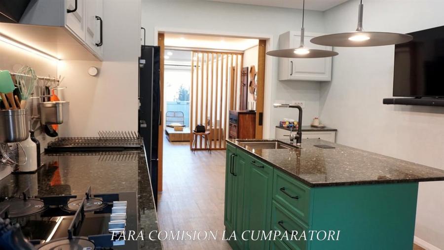 Apartament cu 4 camere decomandat, mobilat în Central