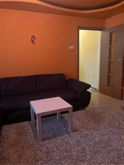 Apartament cu 3 camere semidecomandat în Exterior Vest