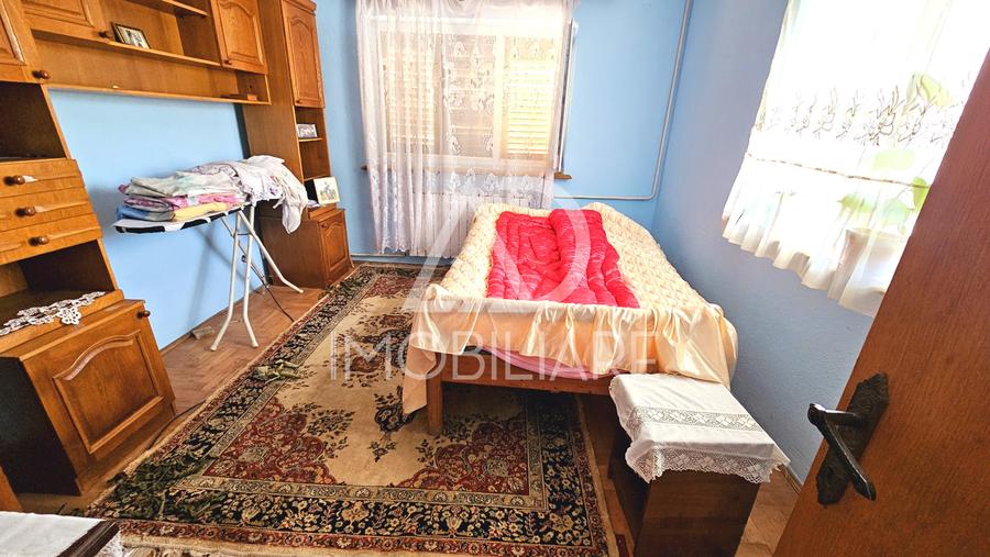 Casă individuală cu 6 camere cu Teren 3778 Mp în 9 Mai