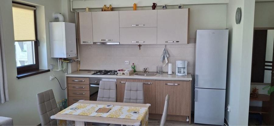 Apartament cu 3 camere decomandat în Florești