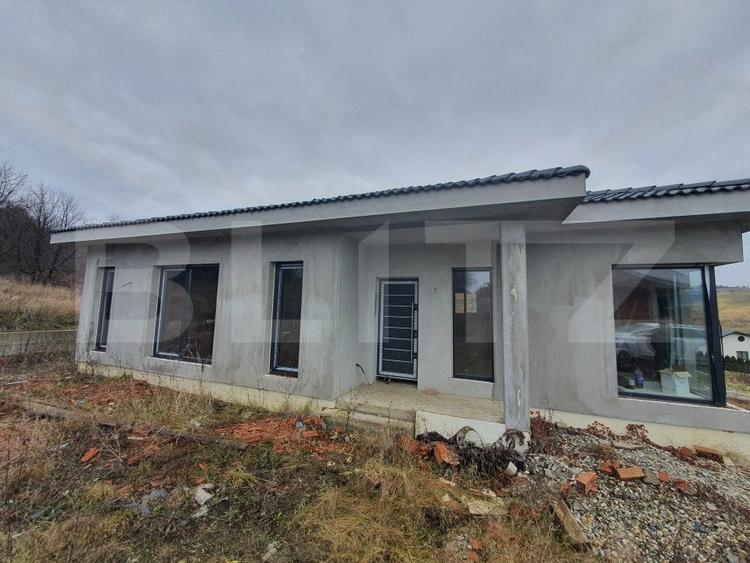 Casă individuală cu 4 camere cu Canalizare în Nord-Vest