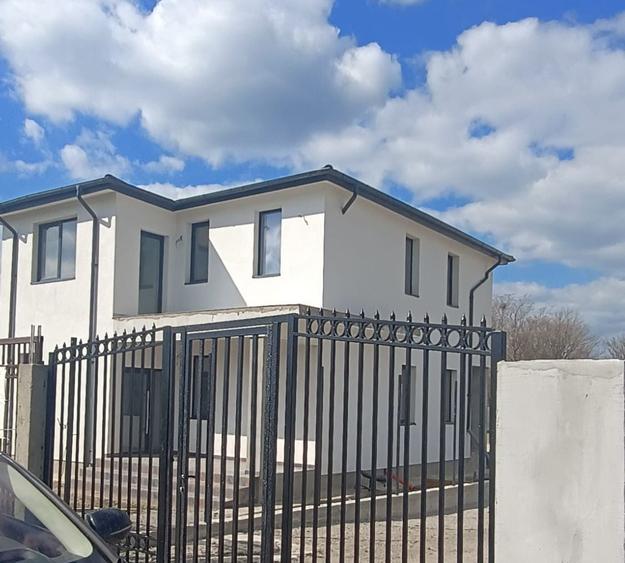 Casă individuală cu 4 camere cu Canalizare în Valu lui Traian