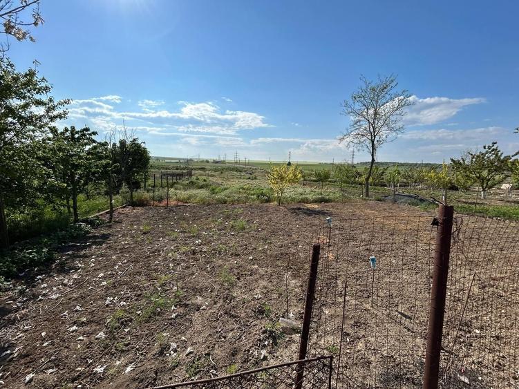 Casă cu 3 camere în Corbu