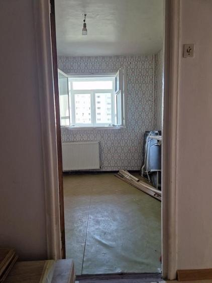 Apartament cu 3 camere decomandat în Vitan