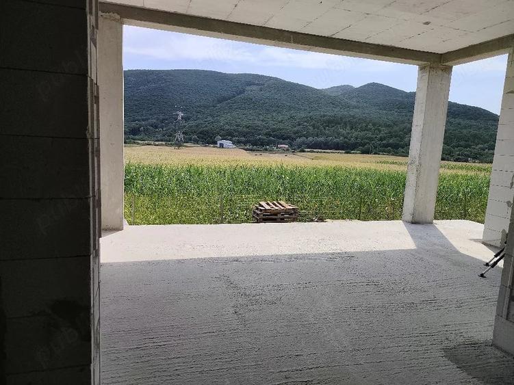 Casă cu Teren 450 Mp în Șard