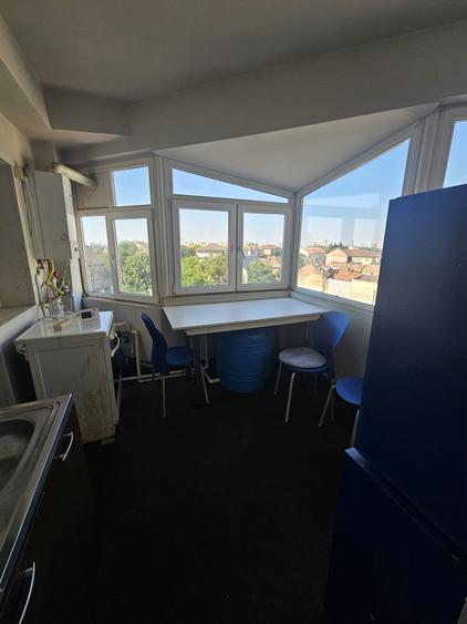 Apartament cu 5 camere decomandat în Fabric
