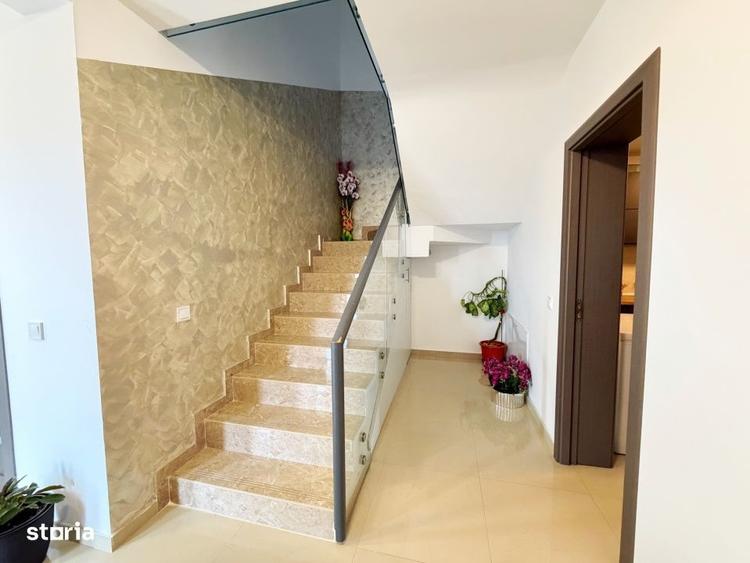 Casă cu 4 camere cu Teren 400 Mp în Smeura