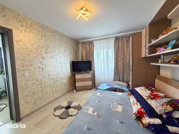 Casă cu 5 camere cu Teren 400 Mp în Moșoaia