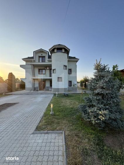 Casă cu 7 camere cu Teren 2018 Mp în Podari