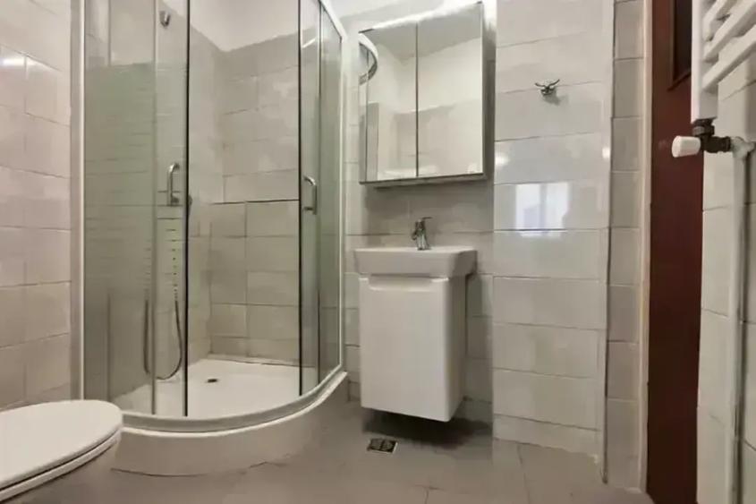 Casă individuală cu 6 camere cu Canalizare în P-ța Alba Iulia