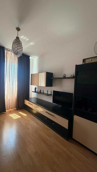 Apartament cu 3 camere decomandat în Republicii