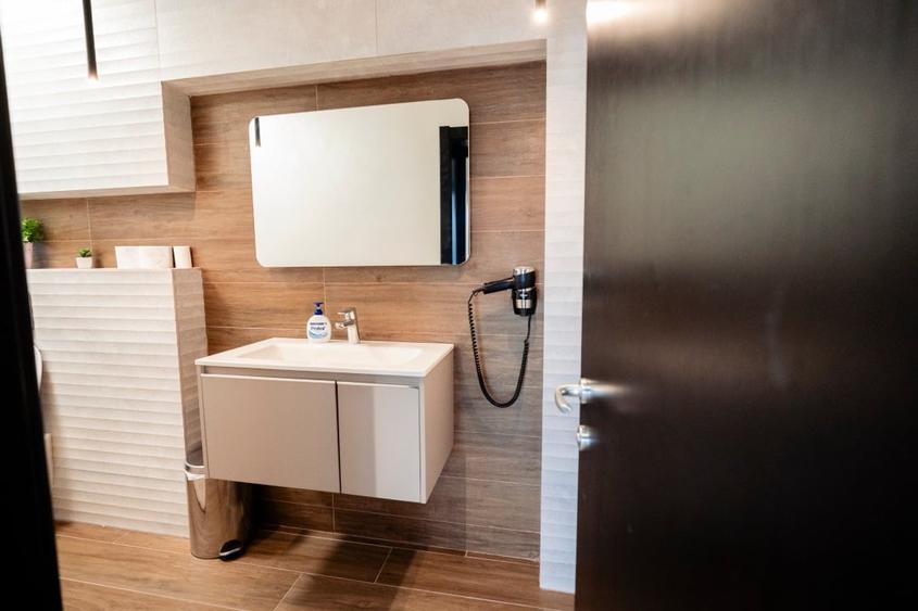Apartament cu 2 camere semidecomandat, mobilat în Nord