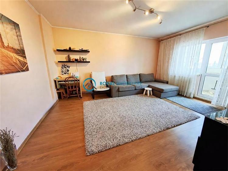 Apartament cu 3 camere decomandat, mobilat în Cantacuzino